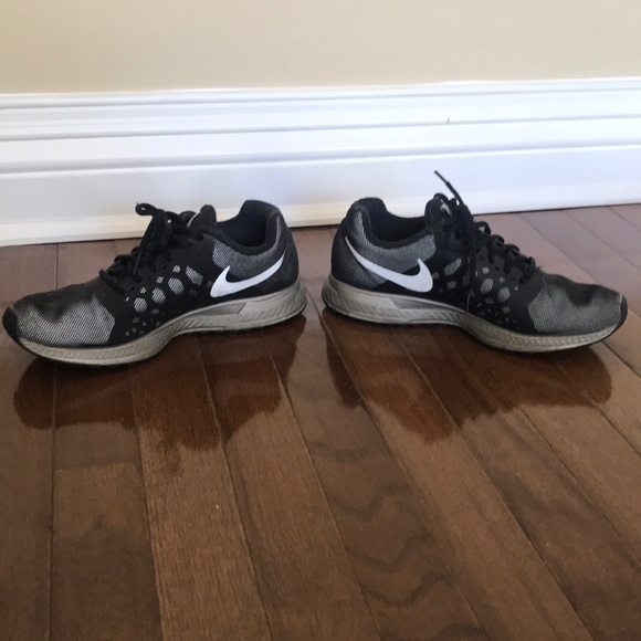 Nike Pegasus 31 Black Running Sneaker Size 7.5 - Picture 1 of 8